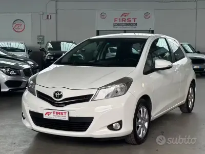 Begagnad Toyota Yaris Active 69 HK (50 kW) 2012 Vit Halvkombi