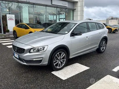 Usata Volvo V60 CC Business Edition 150 CV (110 kW) 2017 Bianco Station wagon