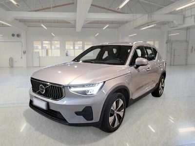 Argento Usata 2022 Volvo XC40 Core SUV | 22.050 € (Buon prezzo)