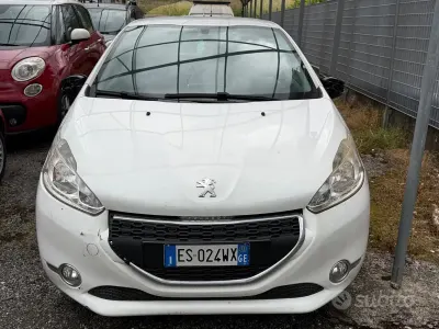 Usata Peugeot 208 68 CV (50 kW) 2013 Bianco Utilitaria