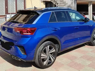 Usata VW T-Roc R-line 116 CV (85 kW) 2023 Blu SUV