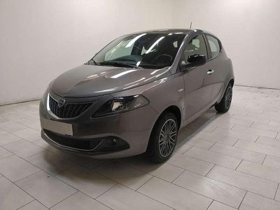Usata Lancia Ypsilon Gold 70 CV (51 kW) 2021 Grigio pastello Utilitaria