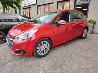 Usata Peugeot 208 Allure 83 CV (61 kW) 2019 Rosso Utilitaria