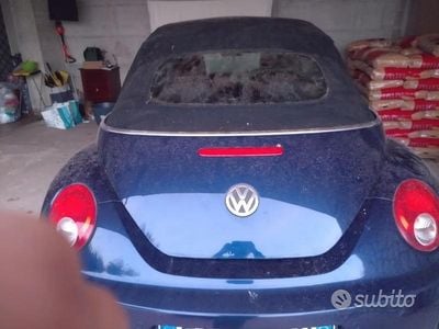 Usata VW New Beetle 105 CV (77 kW) 2007 Blu Utilitaria