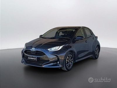 Usata Toyota Yaris Hybrid Trend 92 CV (67 kW) 2021 Grigio Berlina