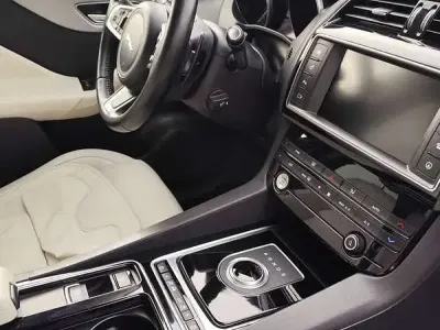 Usata Jaguar F-Pace Prestige 179 CV (131 kW) 2017 Blu/azzurro SUV