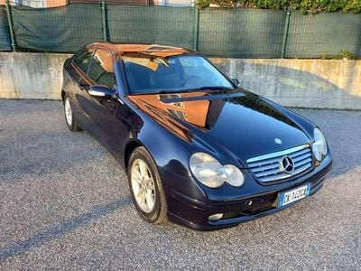 Usata Mercedes C200 Avantgarde 122 CV (89 kW) 2003 Blu Coupé