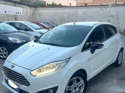 Usata Ford Fiesta Titanium 81 CV (59 kW) 2013 Bianco Utilitaria