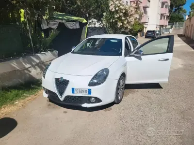 Usata Alfa Romeo Giulietta Super 120 CV (88 kW) 2017 Bianco Utilitaria