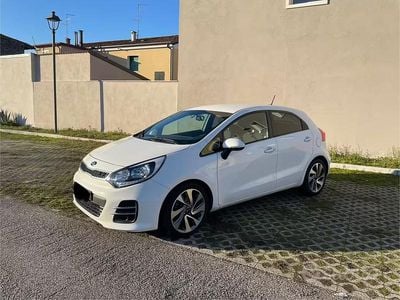 Usata Kia Rio 90 CV (66 kW) 2016 Bianco Utilitaria