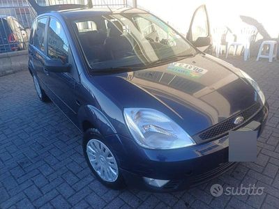 Usata Ford Fiesta 68 CV (50 kW) 2005 Blu/azzurro Utilitaria
