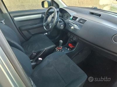 Second-hand Suzuki Swift 70 CP (51 kW) 2007 Gri Hatchback