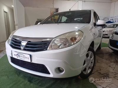 Usata Dacia Sandero Lauréate 72 CV (52 kW) 2010 Bianco Berlina