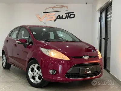 Usata Ford Fiesta 68 CV (50 kW) 2009 Viola Berlina