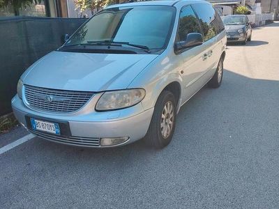 Usata Chrysler Voyager 116 CV (85 kW) 2001 Grigio Monovolume