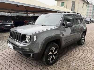 Usata Jeep Renegade Trailhawk 240 CV (176 kW) 2022 Grigio / pastello SUV