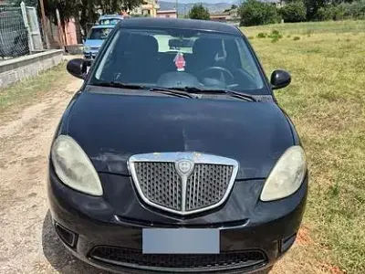 Usata Lancia Ypsilon 75 CV (55 kW) 2010 Nero Utilitaria