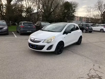 Usata Opel Corsa 86 CV (63 kW) 2012 Bianco Utilitaria