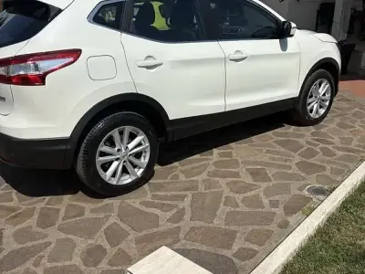 Usata Nissan Qashqai Acenta 110 CV (80 kW) 2016 Bianco SUV
