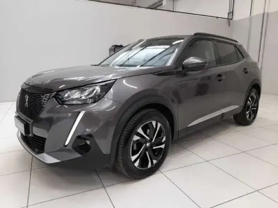 Usata Peugeot 2008 Allure 110 CV (80 kW) 2021 Grigio platinum SUV