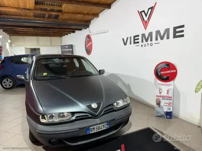 Usata Alfa Romeo 146 103 CV (75 kW) 2000 Grigio Utilitaria