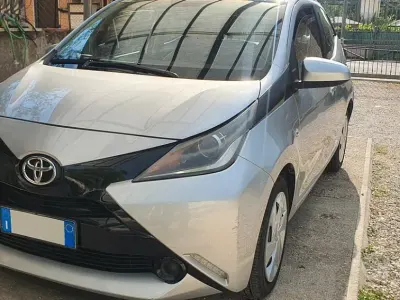 Usata Toyota Aygo X-play 69 CV (50 kW) 2015 Bianco Utilitaria