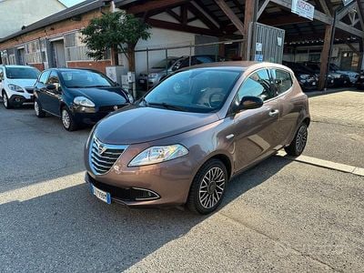 Usata Lancia Ypsilon Gold 69 CV (50 kW) 2015 Marrone Utilitaria