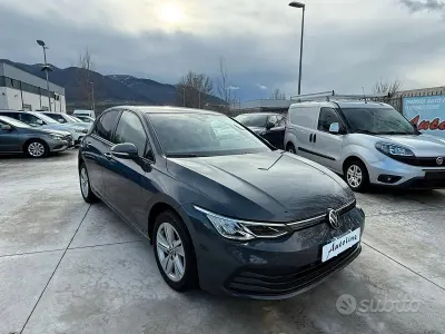Usata VW Golf VII Life 116 CV (85 kW) 2021 Grigio Utilitaria