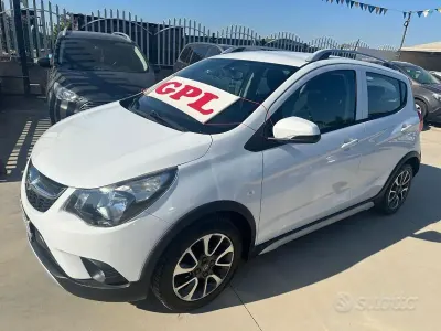 Usata Opel Karl Rocks 73 CV (53 kW) 2018 Bianco Utilitaria
