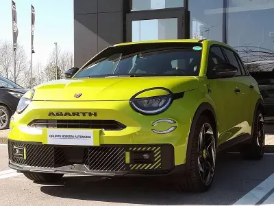 Nuova Abarth 600e Turismo 105 kW (143 CV) 2025 Verde SUV