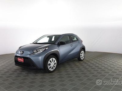 Usata Toyota Aygo X Active 72 CV (52 kW) 2025 Persian salt SUV