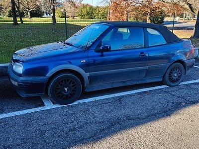 Begagnad VW Golf Cabriolet 101 HK (74 kW) 1997 Blå Cab