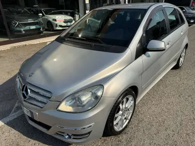 Usata Mercedes B180 109 CV (80 kW) 2010 Argento Monovolume