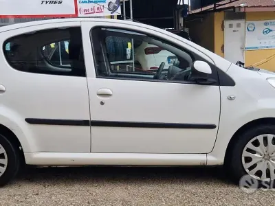 Second-hand Citroën C1 Exclusive 68 CP (50 kW) 2013 Alb Hatchback