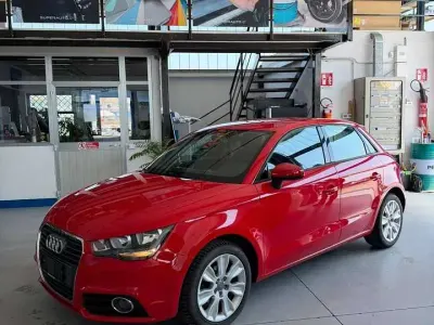 Usata Audi A1 Sportback Attraction 90 CV (66 kW) 2013 Rosso Utilitaria
