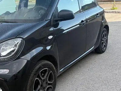 Usata Smart ForFour 75 CV (55 kW) 2019 Nero Utilitaria