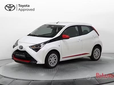 Usata Toyota Aygo X-play 72 CV (52 kW) 2021 Bianco Utilitaria