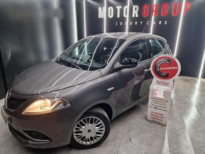 Usata Lancia Ypsilon Platinum 69 CV (50 kW) 2016 Grigio Utilitaria