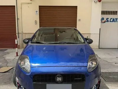 Usata Fiat Grande Punto 90 CV (66 kW) 2009 Bluazzurro Utilitaria
