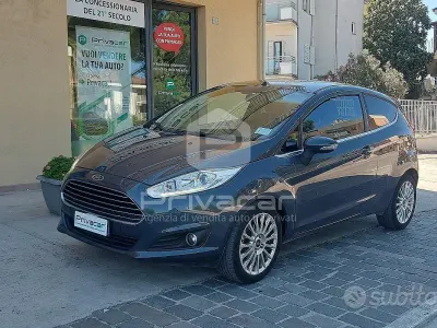 Usata Ford Fiesta Titanium 80 CV (58 kW) 2013 Grigio Utilitaria