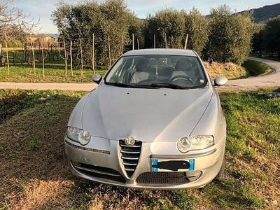 Usata Alfa Romeo 147 105 CV (77 kW) 2006 Grigio Utilitaria