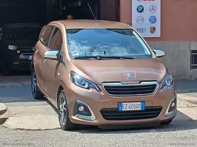 Usata Peugeot 108 Allure 69 CV (50 kW) 2015 Marrone Berlina