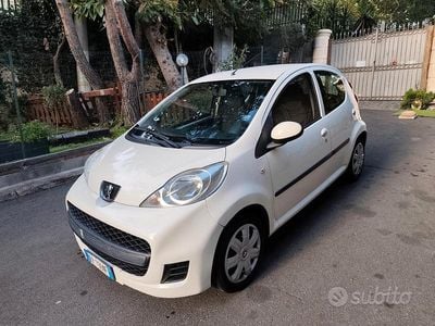Bianco Usata 2010 Peugeot 107 Utilitaria | 3900 € (Buon prezzo)