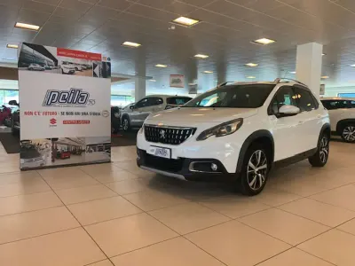 Usata Peugeot 2008 Allure 120 CV (88 kW) 2017 Bianco SUV