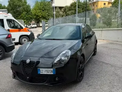 Usata Alfa Romeo Giulietta Super 120 CV (88 kW) 2020 Nero Utilitaria