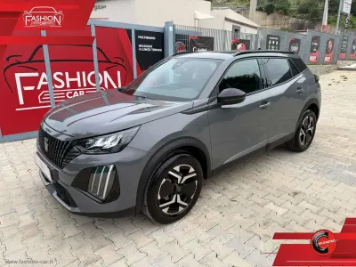Usata Peugeot 2008 Allure 102 CV (75 kW) 2024 Grigio SUV