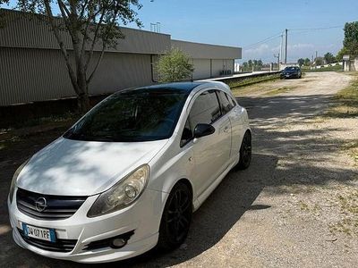 Używany Opel Corsa Edition 80 KM (58 kW) 2009 Biały Hatchback