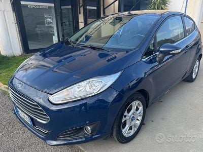 Usata Ford Fiesta Titanium 75 CV (55 kW) 2015 Blu Berlina