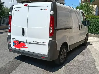 Usata Opel Vivaro 100 CV (73 kW) 2008 Bianco Monovolume