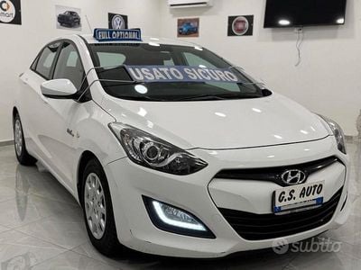 Usata Hyundai i30 Comfort 110 CV (80 kW) 2015 Bianco Berlina